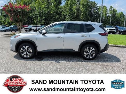Used 2023 Nissan Rogue SV FWD image 9