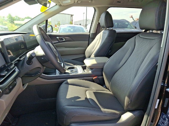 Used 2026 Kia Carnival FWD image 14