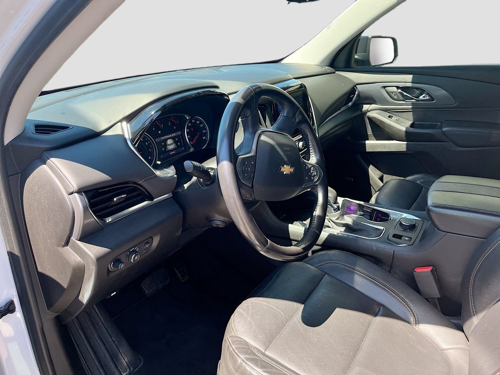 Used 2021 Chevrolet Traverse Premier w/ Redline Edition FWD image 9