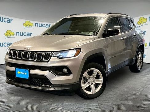 Used 2024 Jeep Compass Latitude AWD/4WD image 12