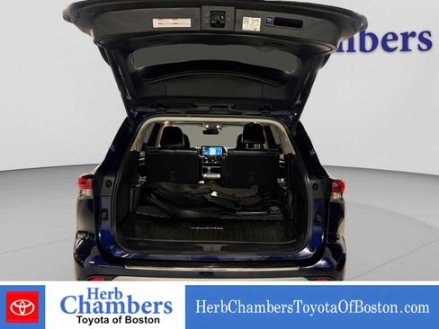 Used 2022 Toyota Highlander Platinum AWD/4WD image 4