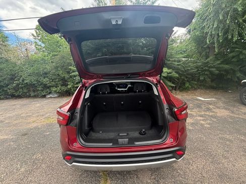 Used 2025 Chevrolet Trax LT w/ LT Convenience Package FWD image 28