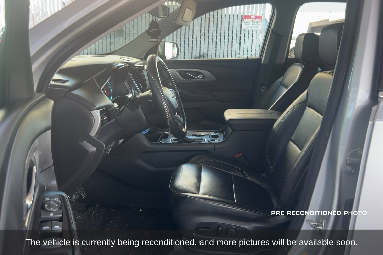 Used 2019 Chevrolet Traverse LT FWD image 11