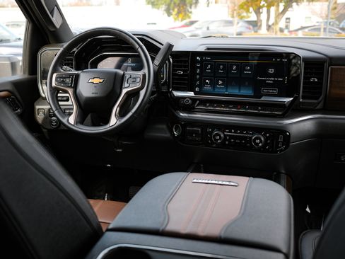 Used 2024 Chevrolet Silverado 2500 High Country w/ High Country Premium Package image 30