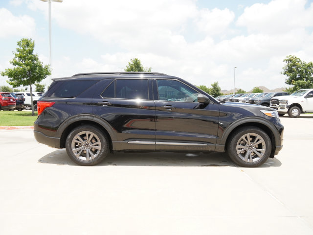 Used 2021 Ford Explorer XLT w/ Equipment Group 202A RWD image 11