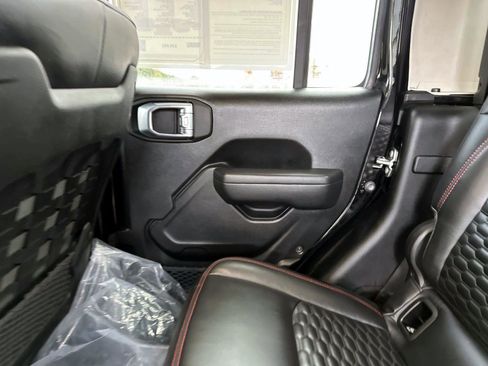 Certified 2022 Jeep Gladiator Rubicon w/ Cold Weather Group image 15