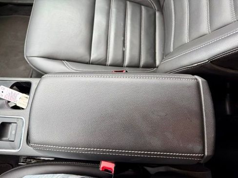 Used 2017 Ford Escape Titanium image 38