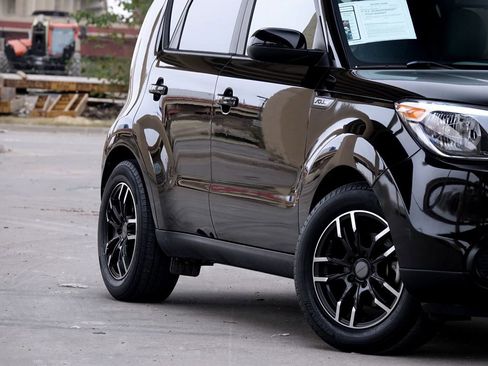 Used 2015 Kia Soul image 16