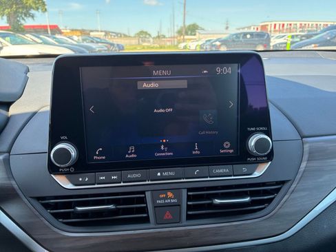 Used 2025 Nissan Altima 2.5 SV FWD image 16