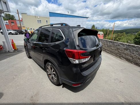 Used 2022 Subaru Forester Limited AWD/4WD image 3