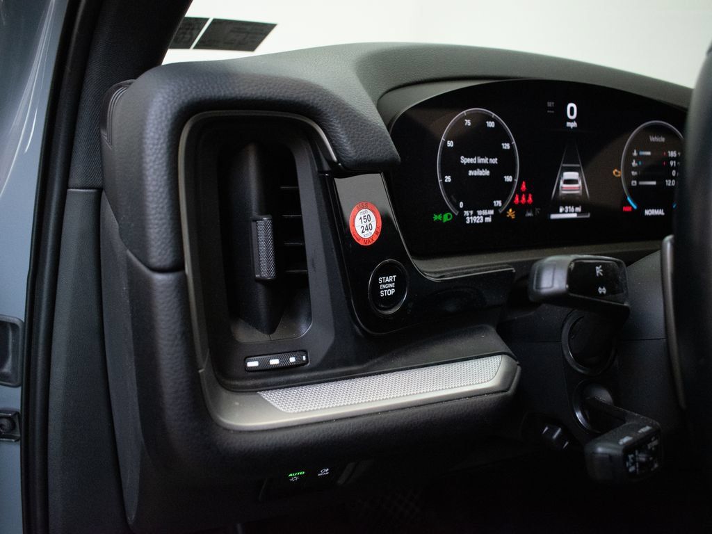 Certified 2024 Porsche Cayenne AWD/4WD image 20