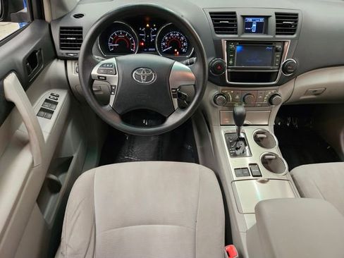 Used 2013 Toyota Highlander Plus image 14