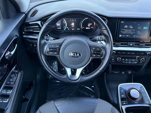 Used 2020 Kia Niro EX image 27