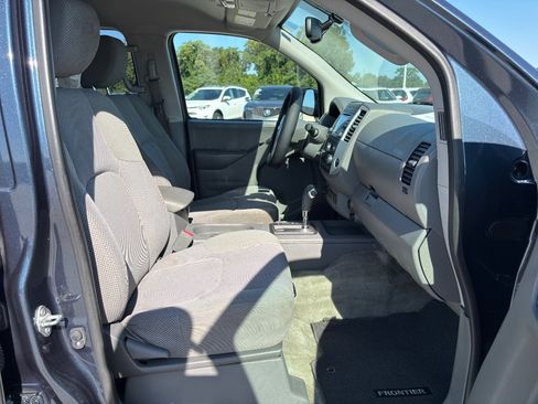 Used 2017 Nissan Frontier SV w/ SV Value Truck Package AWD/4WD image 24