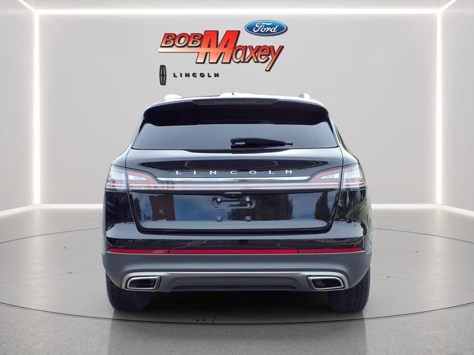 Used 2023 Lincoln Nautilus FWD w/ Premium Package image 5