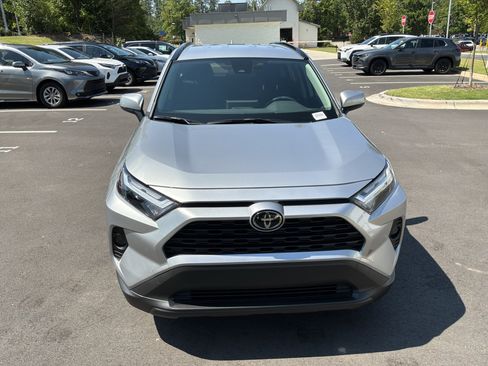 Used 2025 Toyota RAV4 XLE AWD/4WD image 3