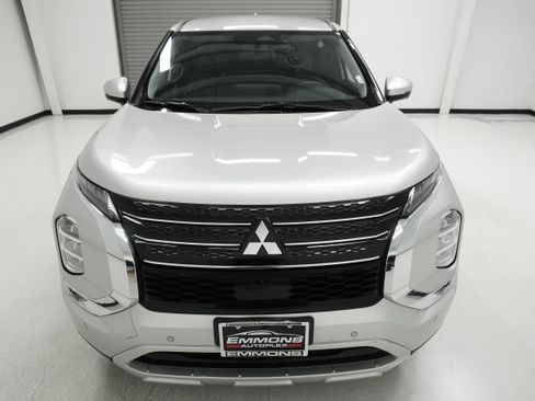 Used 2023 Mitsubishi Outlander SE FWD image 2