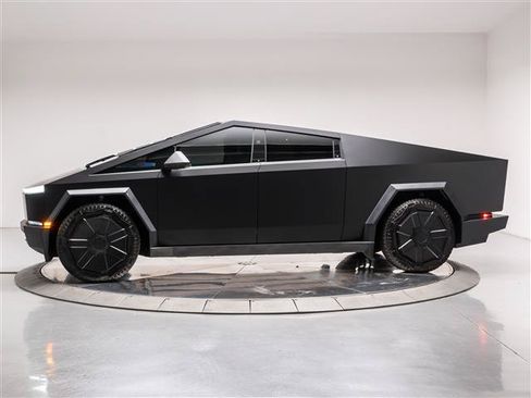 Used 2024 Tesla Cybertruck AWD Crew Cab image 2