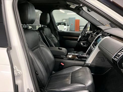 Used 2019 Land Rover Discovery HSE image 10