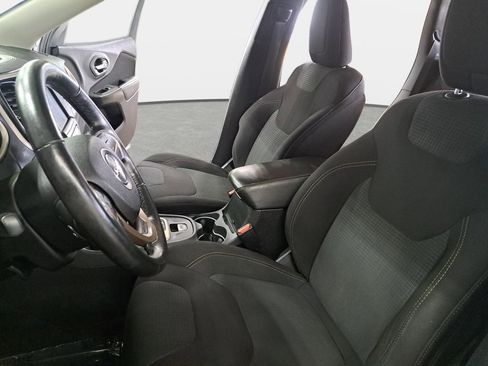 Used 2016 Jeep Cherokee Latitude w/ Cold Weather Group AWD/4WD image 16