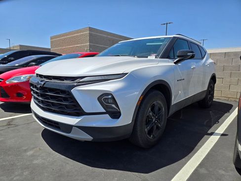 Used 2024 Chevrolet Blazer LT w/ Sound & Technology Package FWD image 2