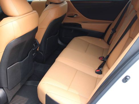 Used 2025 Lexus ES 350 w/ Technology Package FWD image 10