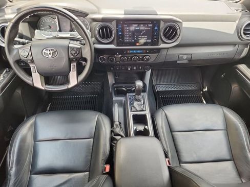 Used 2019 Toyota Tacoma TRD Sport w/ TRD Premium Sport Package AWD/4WD image 20