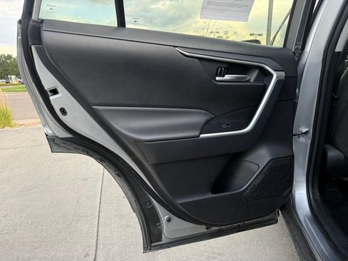 Used 2025 Toyota RAV4 XLE AWD/4WD image 21