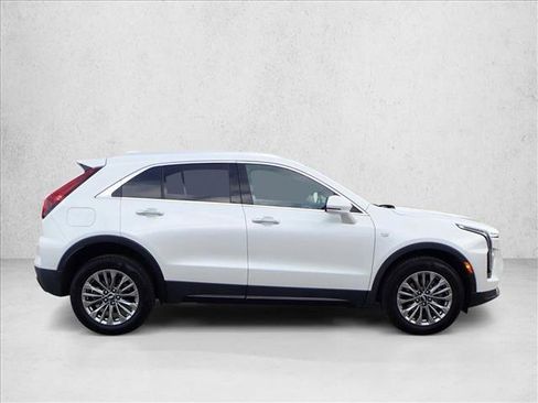 Used 2024 Cadillac XT4 Premium Luxury image 5