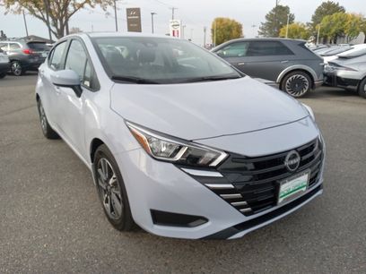 New 2024 Nissan Versa SV w/ Trunk Package