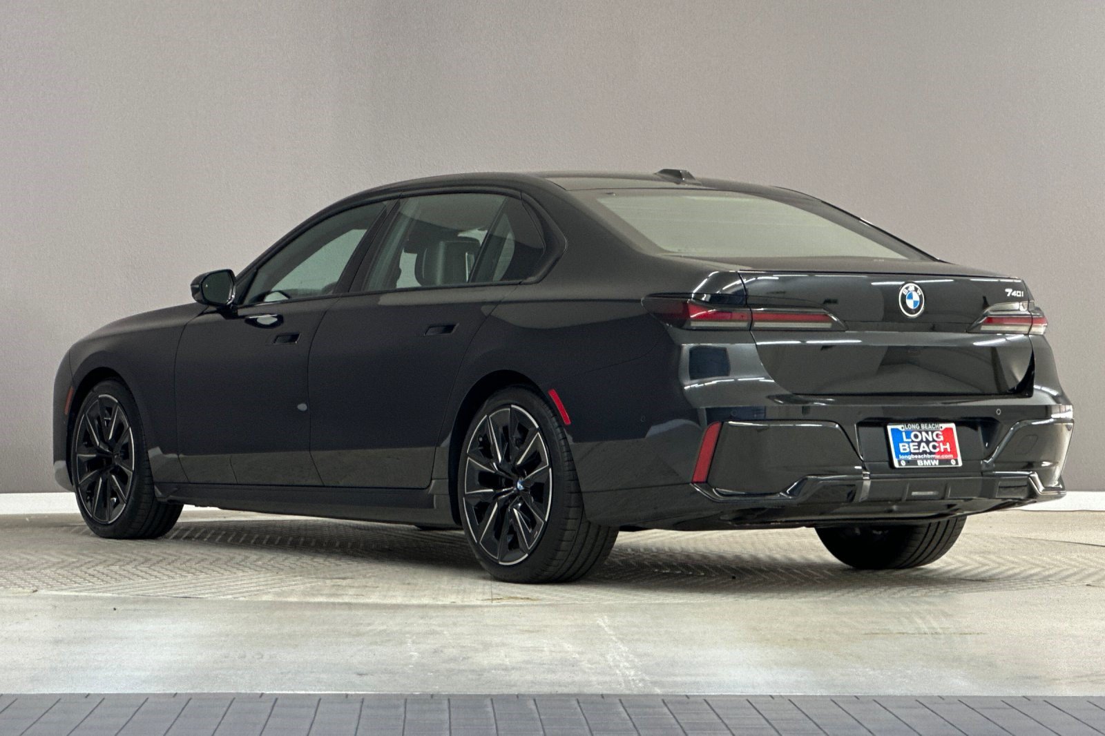 Used 2023 BMW 740i RWD image 3