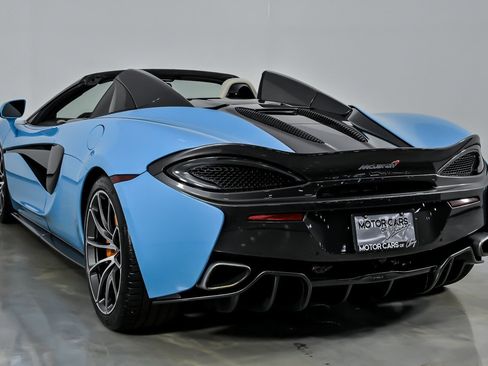 Used 2018 McLaren 570S Spider image 8