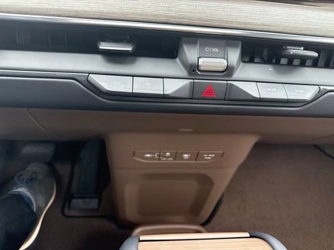 Certified 2024 Kia EV9 Land AWD/4WD image 33