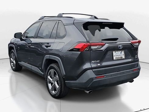 Used 2021 Toyota RAV4 XLE Premium image 5