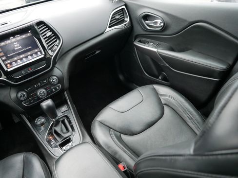 Used 2019 Jeep Cherokee Limited w/ Trailer Tow Group image 11