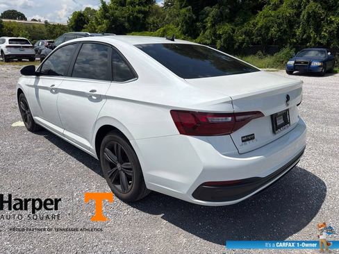 Used 2024 Volkswagen Jetta SE FWD image 3