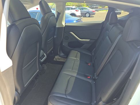 Used 2024 Tesla Model Y Long Range AWD/4WD image 6