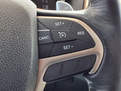 Used 2016 Jeep Grand Cherokee Limited w/ Luxury Group II image 21