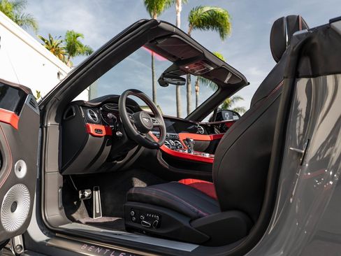Used 2023 Bentley Continental GT Mulliner image 2