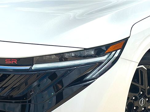 New 2026 Nissan Sentra SR w/ Floor Mat Package FWD image 4