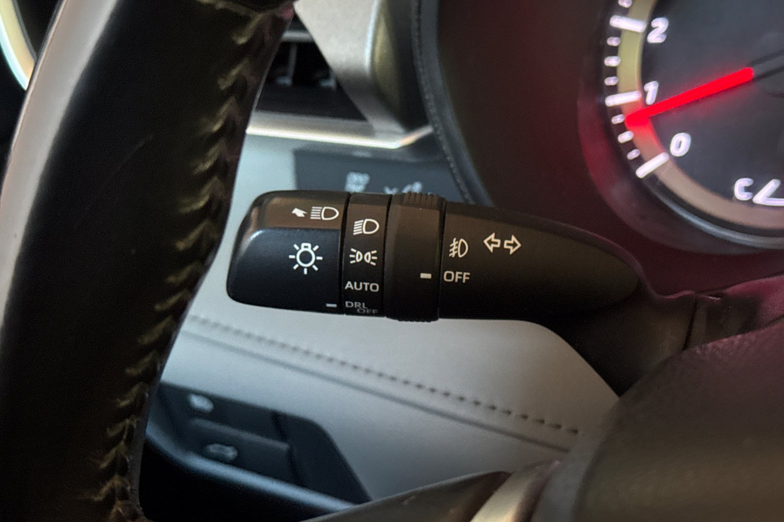 Used 2021 Toyota Highlander LE AWD/4WD image 35