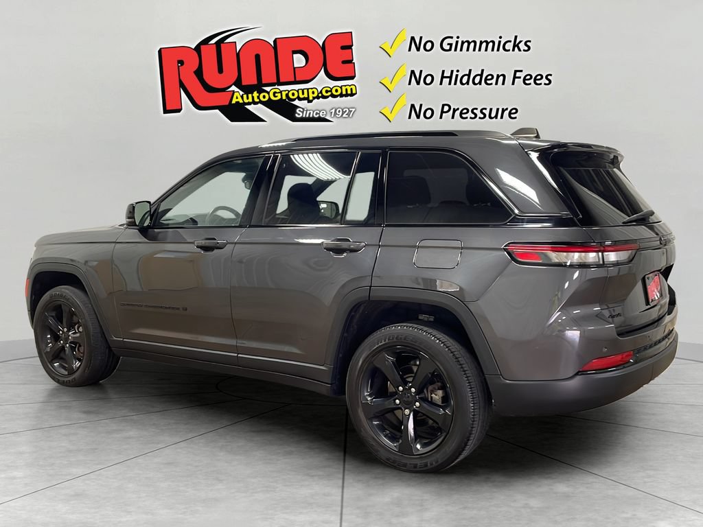 Used 2023 Jeep Grand Cherokee Altitude AWD/4WD image 4