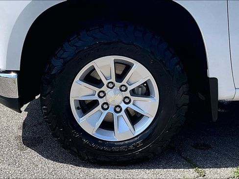 Used 2019 Chevrolet Silverado 1500 LT w/ Convenience Package AWD/4WD image 8