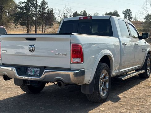 Used 2017 RAM 1500 Laramie w/ Convenience Group AWD/4WD image 4
