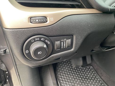 Used 2017 Jeep Cherokee Latitude w/ True North Edition AWD/4WD image 21