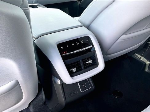 Certified 2025 Cadillac Lyriq Luxury image 10