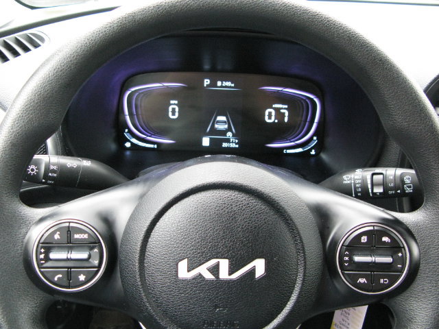 Used 2025 Kia Soul LX w/ LX Technology Package FWD image 14