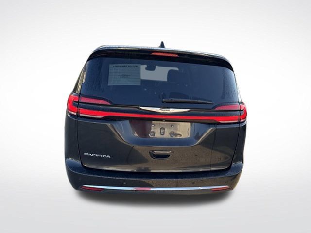Used 2023 Chrysler Pacifica Touring-L FWD image 11