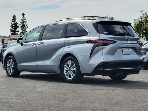 Used 2021 Toyota Sienna Limited FWD image 2