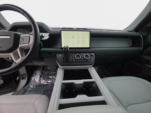 Certified 2025 Land Rover Defender 130 X-Dynamic SE AWD/4WD image 21